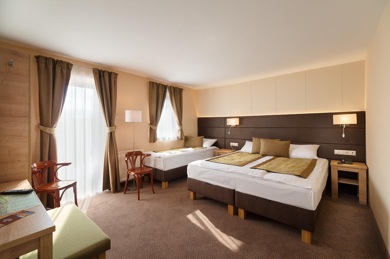Hotel Honti Wellness és Konferencia Szálloda Visegrád Esterno foto